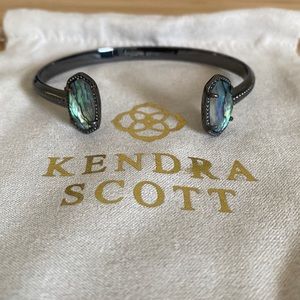 EUC Kendra Scott Elton bracelet in Abalone and gunmetal.